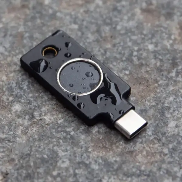 מפתח אבטחה ואימות ביומטרי YubiKey C Bio – FIDO Edition – תמונה 4